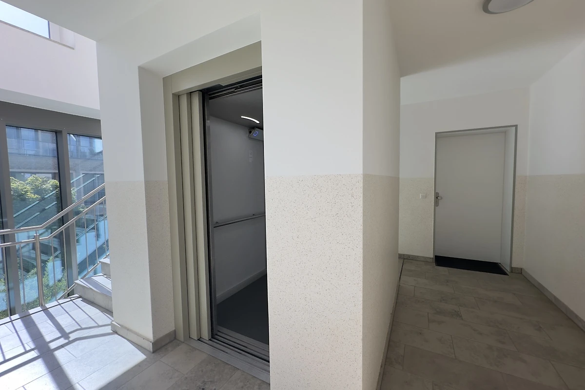 26731_98048485276571